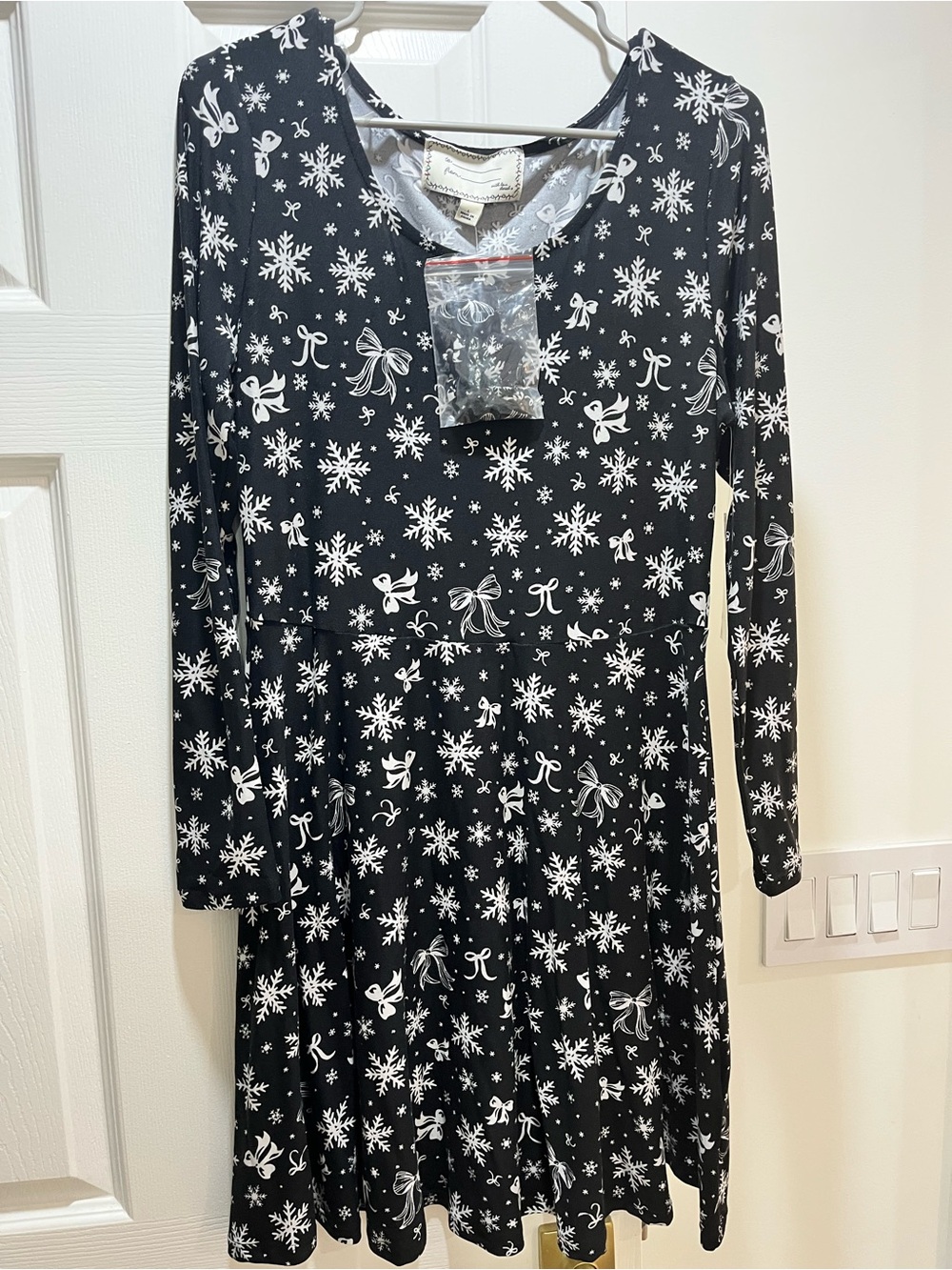 Derek Heart Black White Snowflake & Bow Long-Sleeve Dress